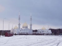 Въезжая в Болгар. Белая мечеть