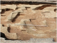 Раскоп на материке в районе некрополя XIV-XV веков
